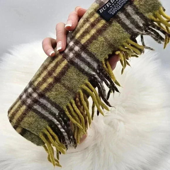 Burberry House Check πππ% πππ¬π‘π¦ππ«π Fringe Scarf - Picture 3 of 11